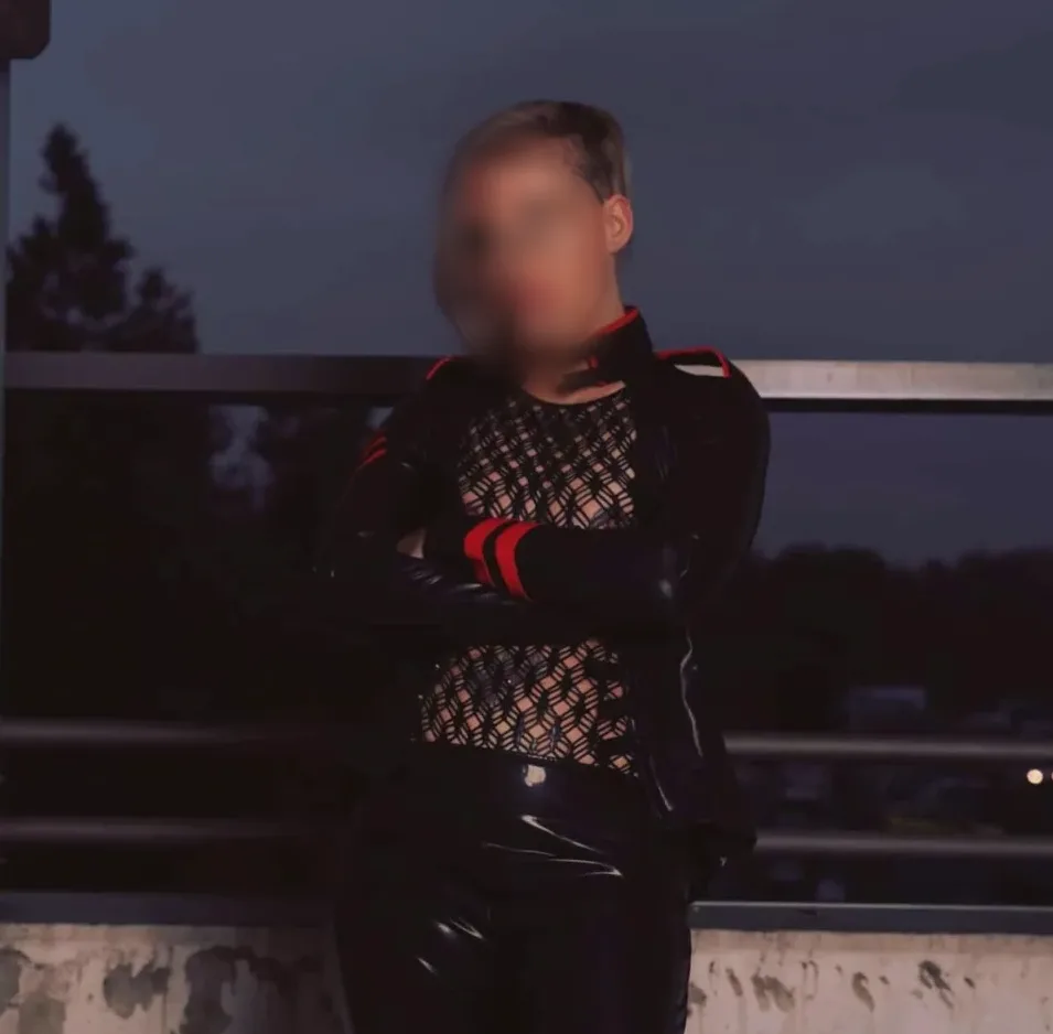 Amina, 38