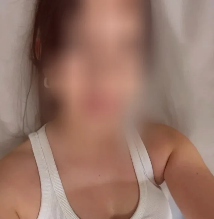 Elli, 26