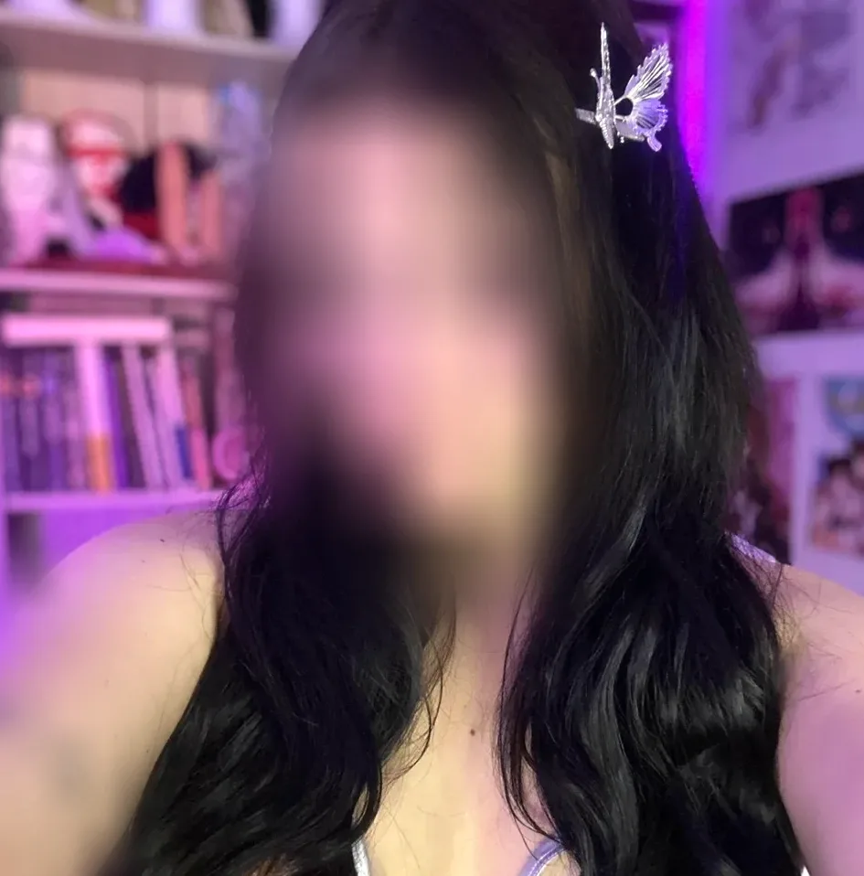 Nella, 26