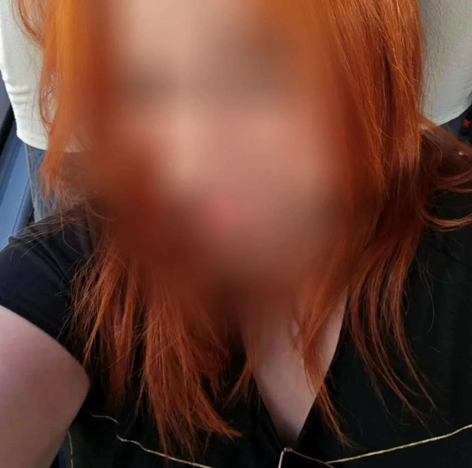 Sara, 25